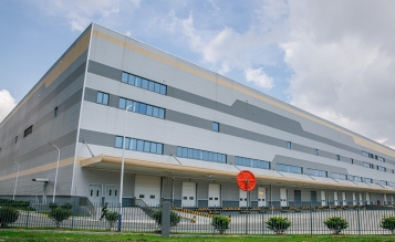 浙江綠地鉑選電子商務(wù)有限公司  綠地全球進(jìn)口商品浙江運(yùn)營(yíng)中心（嘉興綜合保稅）項(xiàng)目 EPC總 承包 嘉興綜合保稅區(qū)興業(yè)路東側(cè)、大橋港南側(cè)、東巡邏通道西側(cè)、區(qū)和路北側(cè)。